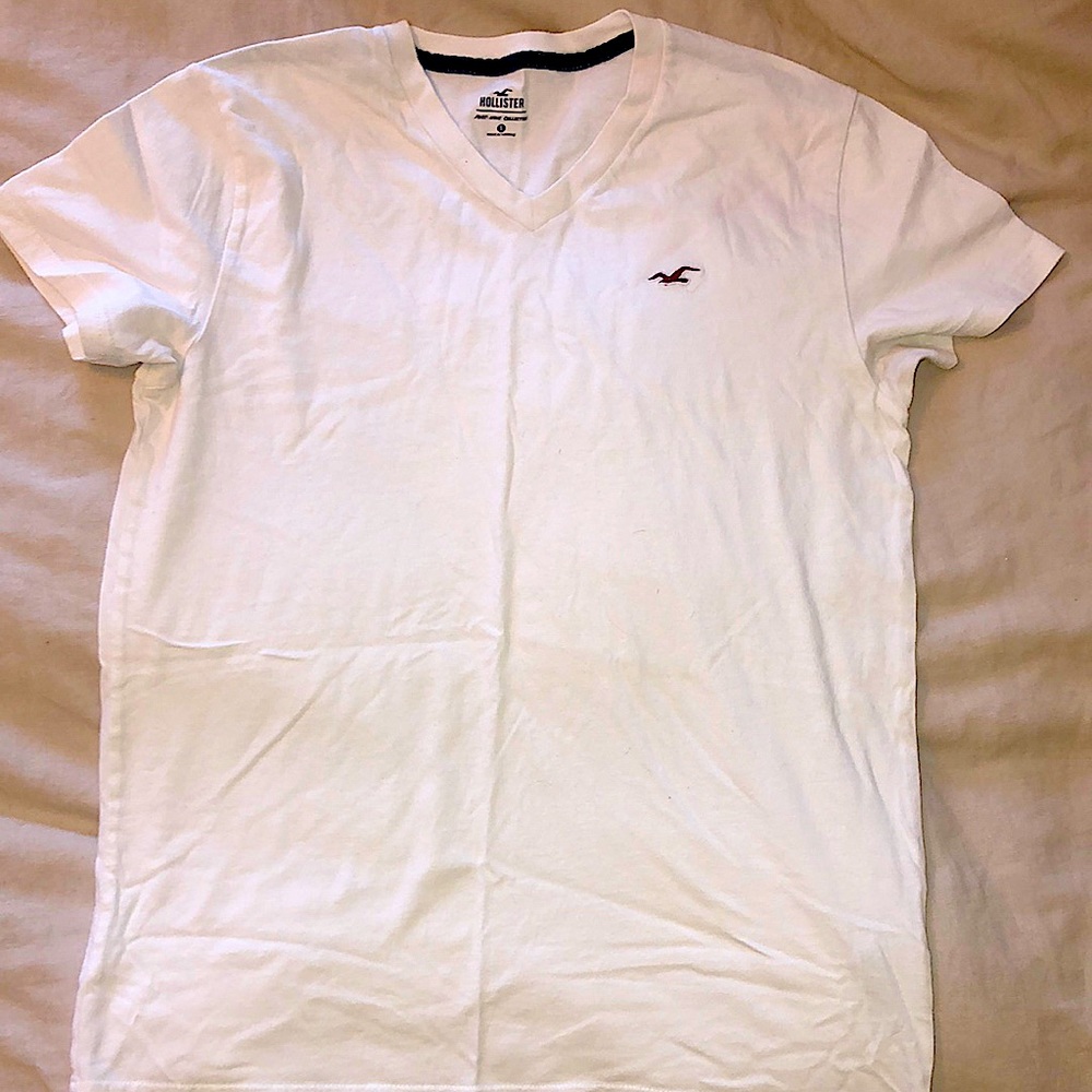 Must-Have collection Hollister V-neck T-Shirt.